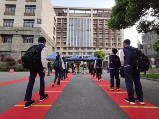 上海初高三开学 第一课关注“我们在一起”