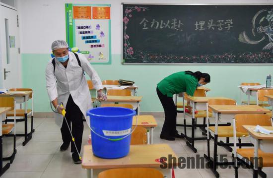 “静校”后北京中小学校园启动全面消杀